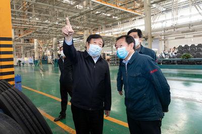 譚(tan)旭光深入(ru)山(shan)東濟(ji)寧地(di)區企業(ye)調(tiao)研(yan)市場動(dong)態