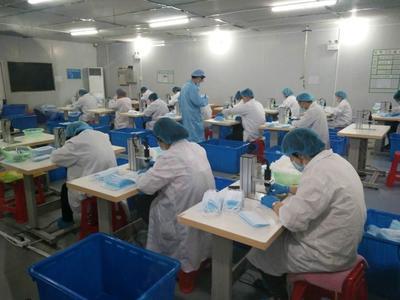 李傳(chuan)萍深(shen)入縣(xian)口罩生(sheng)產(chan)企業(ye)調(tiao)研，助(zhu)力市(shi)場(chang)健(jian)康發展(zhan)